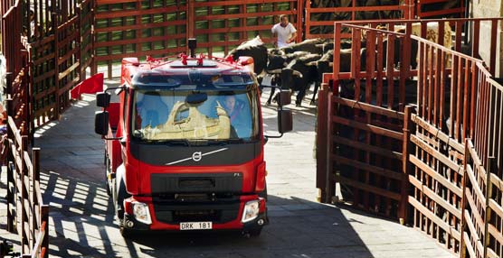 El nuevo Volvo FL demuestra su facilidad de conducci&oacute;n &lsquo;corriendo&rsquo; un encierro en Ciudad Rodrigo