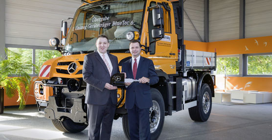 Mercedes Benz entrega el primer Unimog Euro VI a un proveedor de servicios en la Baja Sajonia