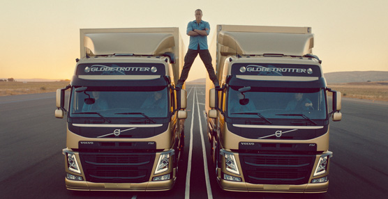 Jean-Claude Van Damme y Volvo demuestran la estabilidad de la dirección dinámica de sus camiones