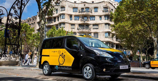 El taxi 100% el&eacute;ctrico de Barcelona se muestra por primera vez a la ciudadan&iacute;a de la Ciudad Condal