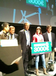 Los representantes de Moovit recogiendo el premio.