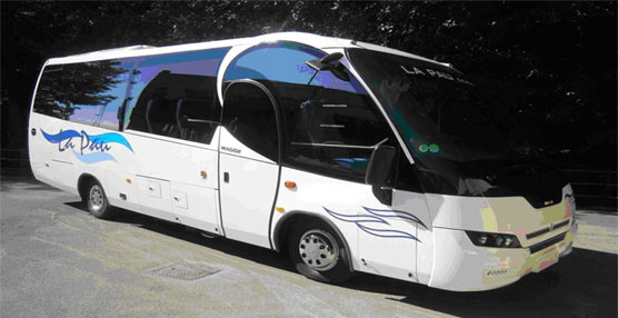 Indcar entrega un vehículo ‘Mago 2’ a Ambulancias La Pau, y 11 unidades del ‘Wing Urbano’ a Tide Buss