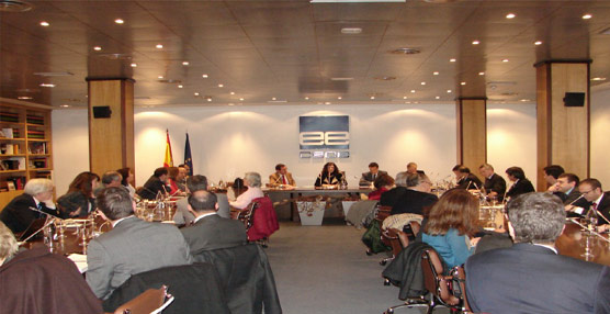 La CEOE organiza una jornada con empresarios y miembros de la Administraci&oacute;n para analizar la eficiencia energ&eacute;tica en el transporte