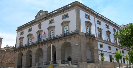 El Ayuntamiento de Cácares.