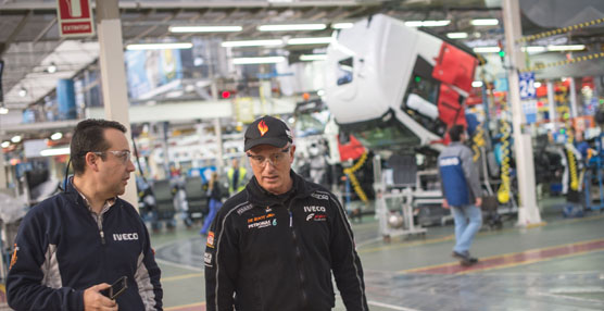 Ángel Lagunilla y Pep Vila en la planta de Iveco en Madrid.