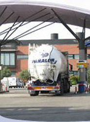 El Grupo Pañalon centra su accionar en las cisternas químicas y petroquímicas, los pulverulentos y granulados y el transporte de vehículos industriales.