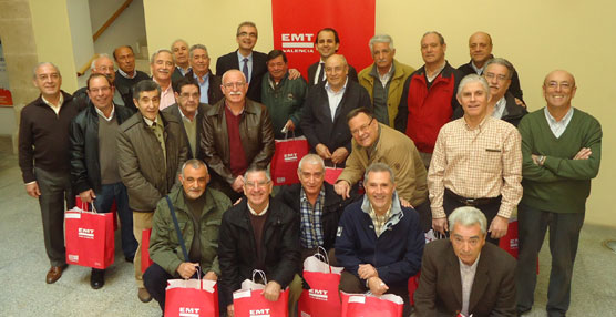 Grupo de jubilados homenajeados por la EMT de Valencia.