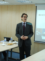 Alejandro Sánchez, director de Logística y Comercio Electrónico de Aecoc, durante su presentación. 