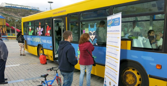 Guaguas Municipales promociona el dispositivo especial de transporte público en Carnaval con un vehículo informativo