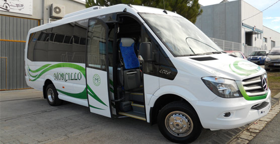 Carbus entreg&oacute; dos modelos del minibus Corvi a las empresas Goco Tour y Autocares Morcillo