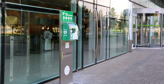 De momento se han instalado tres Desfibriladores Externos Automáticos (DEA) en la Zona Franca. Foto Consorci.