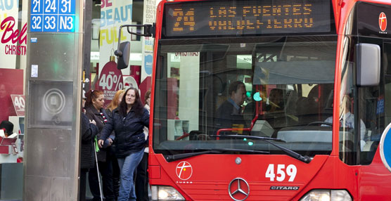 Parados de larga duración, menores de 25 y mayores de 55 años pagarán un euro por el abono mensual de bus en Zaragoza.