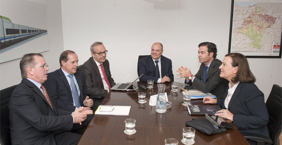 Responsables de Fomento de Navarra con los europarlamentarios. 