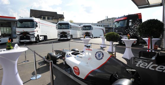 Los cuatro nuevos Renault Trucks T High de la escuder&iacute;a Sauber F1 Team echan a rodar en Montmel&oacute;