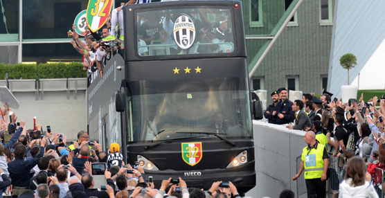 Iveco Bus celebra con la Juventus de Turín su nueva victoria con dos autobuses City Class Open Top