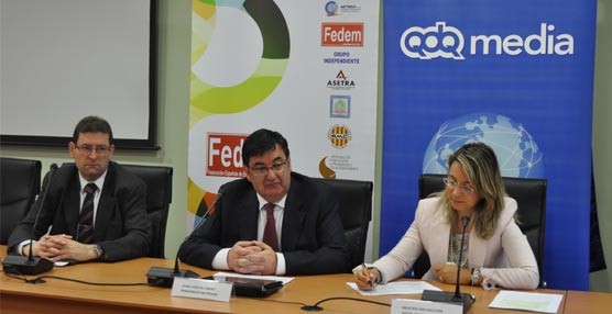 De izquierda a derecha: Pablo Martín, presidente de Ocem; Juan Luis Feltrero, presidente de Fedem, y Beatriz Belinchón, secretaria general de Fedem y Ocem.