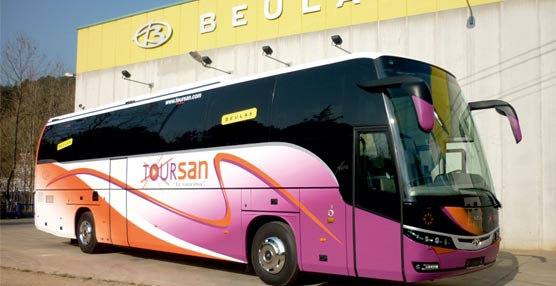 Autocares Toursan adquiere una unidad del autocar Aura de Beulas de 13 metros, con chasis de VDL