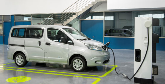 La e-NV200 mantiene la carrocería de la premiada NV200 y el sistema de propulsión del Nissan LEAF.