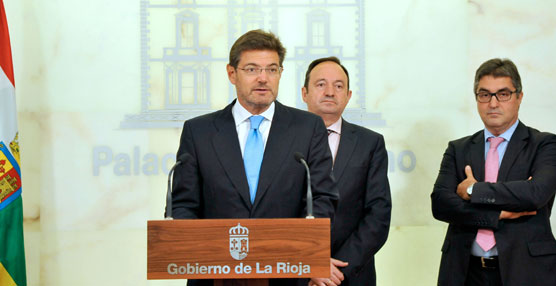 Rafael Catalá firma un convenio para aplicar un nuevo descuento en la AP-68 en La Rioja