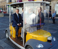 El alcalde de Le&oacute;n prueba en la ciudad el primer veh&iacute;culo&nbsp;de transporte p&uacute;blico no pilotado