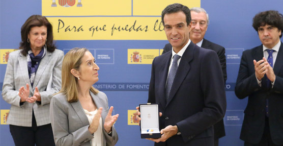 Rafael Barbadillo, distinguido por la ministra de Fomento con la Medalla al M&eacute;rito del Transporte Terrestre