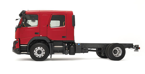 Los nuevos Volvo FL y Volvo FMX estrenan cabina de tripulación para equipos de bomberos y rescate