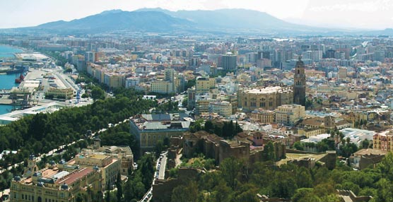 Apetam lamenta los perjuicios al turismo y al comercio producidos por la dificultad de bajar viajeros en el centro de Málaga