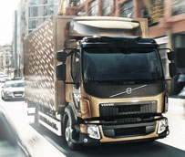 La nueva versión del Volvo FL, con motor compacto de 5 litros Euro 6, permite hasta 200 kg más de carga