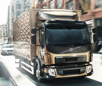 La nueva versi&oacute;n del Volvo FL, con motor compacto de 5 litros Euro 6, permite hasta 200 kg m&aacute;s de carga