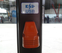 Todos los autobuses de la EMT de Málaga tendrán cargadores USB