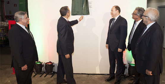 José María Osorio, presidente del Consejo rector de Covirán; Enrique Ossorio, consejero de Economía de la Comunidad de Madrid; Luís Osuna, consejero delegado de Covirán; Raúl López, alcalde de Coslada, y Antonio Robles, presidente de honor de Covirán