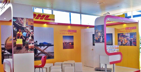 Stand de DHL en la feria IMEX de Sevilla.