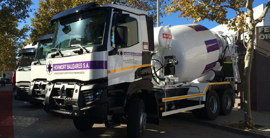 Primeras hormigoneras de la gama Construcci&oacute;n Aplicaciones Severas de Renault Trucks en terreno balear