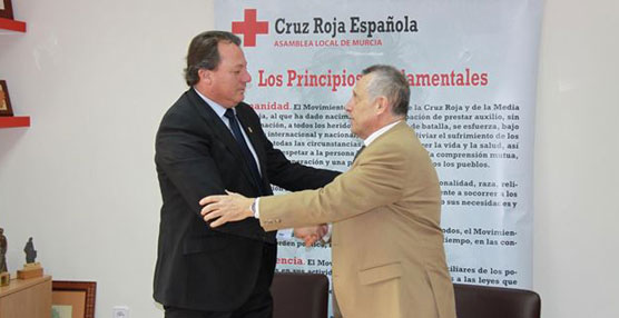 El alcalde de Ceutí, Juan Felipe Cano, y el presidente autonómico de Cruz Roja en la Región de Murcia, Aurelio Luna.