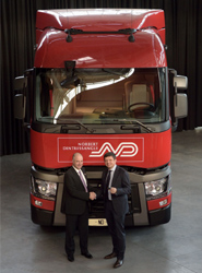 Bruno Blin, CEO de Renault Trucks y Hervé Montjotin, CEO de Norbert Dentressangle.