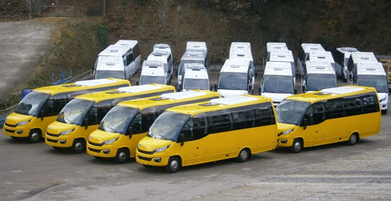 Indcar entrega 20 veh&iacute;culos a Cars Jaunes y el nuevo Mobi urbano a La Hispano de Fuente En Segures