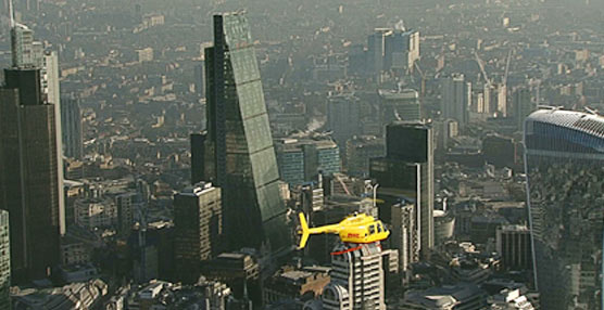 DHL implementa el primer servicio de helicóptero para transporte urgente en Europa en la ciudad de Londres