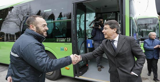 Los 16 autobuses presentados el lunes se distribuirán principalmente en las líneas urbanas de Alcorcón, Móstoles y Navalcarnero, así como los diferentes servicios interurbanos que recorren estas localidades.