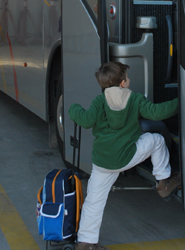 El proyecto propicia un uso del transporte público de superficie de los escolares de manera tutelada.