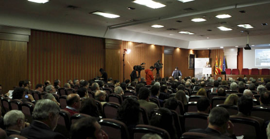 La presidenta aragonesa inauguró la jornada 'Decisiones Fundamentales para el Transporte de Mercancías en España y con Europa', organizada por el Gobierno de Aragón y el Colegio de Ingenieros de Caminos, Canales y Puertos.