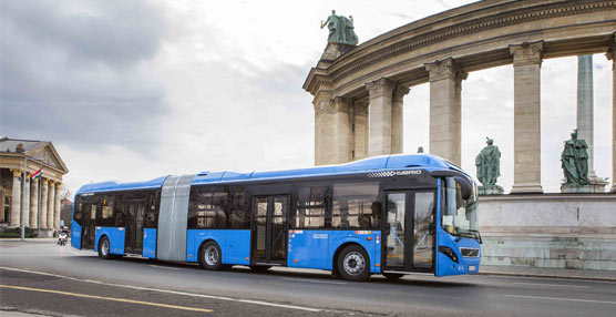 Volvo Buses suministra 28 autobuses Volvo híbridos articulados a T & J Busz  para la ciudad de Budapest