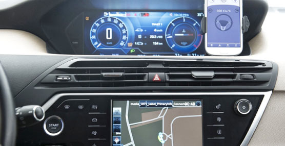 PSA Peugeot Citroën y Continental exhiben 'Car Easy Apps' en el Mobile World Congress 2015 de Barcelona
