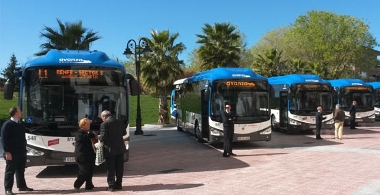 Entrega de los autocares en la Plaza de España de Getafe