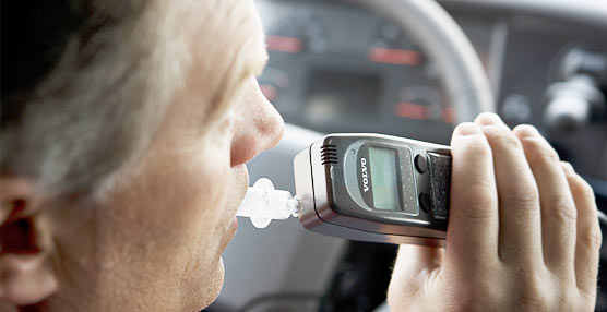 Nuevo código común en las licencias de conducir europeas para los dispositivos de bloqueo contra alcohol