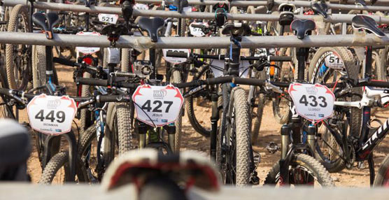 Bicicletas en el desierto en la Titan Desert by GARMIN 2014