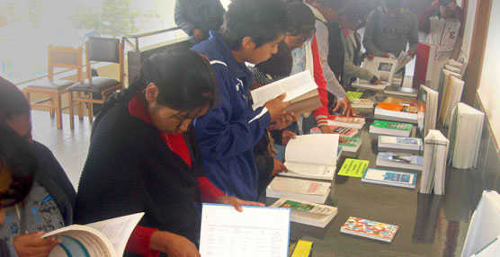 Enfermeras Para el Mundo y Fundación SEUR ha hecho posible que el material llegue a la Universidad Pública de El Alto.