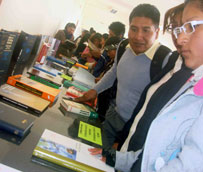 Enfermeras Para el Mundo y Fundación SEUR envían libros y manuales para los estudiantes de Enfermería de Bolivia