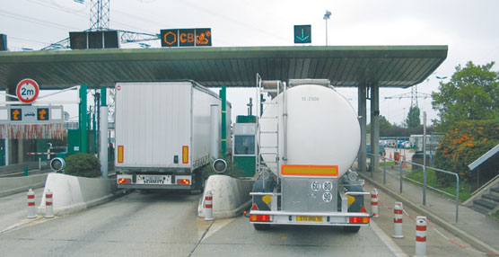 La CETM a anuncia que Fomento retrasa el plan de desvío voluntario a las autopistas de peaje.