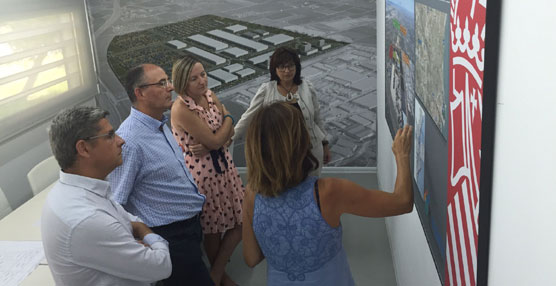 Visita de la consellera de Vivienda, Obras Públicas y Vertebración del Territorio, María José Salvador, al Parque Logístico de Valencia. 