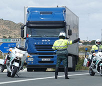 Los agentes de tr&aacute;fico detectan, en una semana, a m&aacute;s de 3.000 personas viajando sin cintur&oacute;n de seguridad